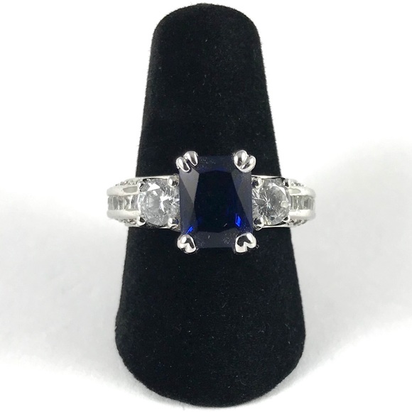 Vintage Jewelry - Stunning Vintage Silver Sapphire Ring Size 7
